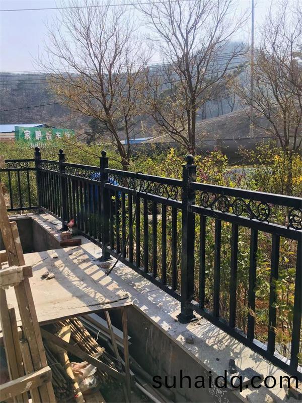 鐵藝(yi)欄桿製(zhi)作